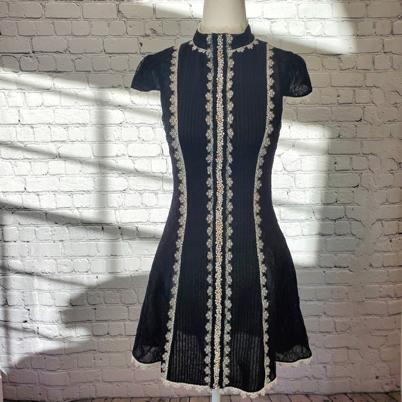 ALICE +Olivia Alyse High Neck Fit and Flare Dress - Picture 2 of 11